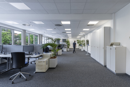 LED-Panel Büroleuchte Deckenleuchte 28W 3640lm 3000K Warm Anbauleuchte Einbauleuchte Weiß 60x60cm UGR19 Comfort Ledvance