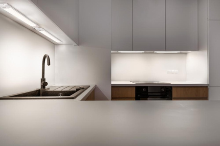 Ledvance Linear Edge LED Möbel Sockelleuchte mit Bewegungssensor 8W 640lm CCT Dimmbar Weiß 30cm Linear Edge Ledvance