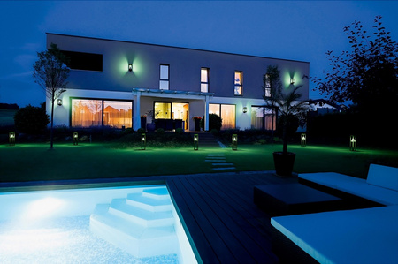 Intelligente Solar-Gartenwandleuchte 6W 400lm RGB+W SMART+ BLUETOOTH LEDVANCE