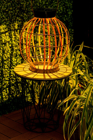 LED-Solarlampe für den Außenbereich Garten stehend Hängelaterne 3000K IP44 30,5 cm Dämmerungssensor