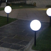 LED-Solar-Gartenlampe mit Nieten weiße Kugel 25 cm