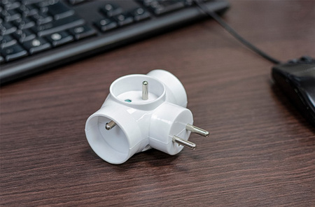 Elektrischer Netztrenner mit Riegel R- 31 Dieb 3 Steckdosen mit Erdung VAYOX