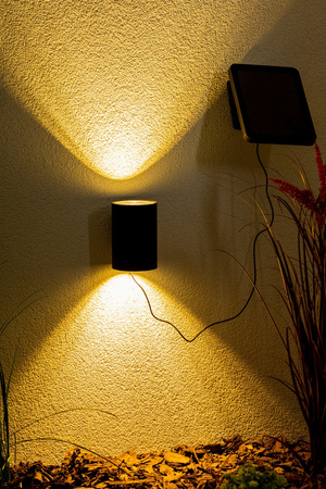 Wandleuchte LED Solar Gartenleuchte Fassade 3000K IP44 Up Down Dämmerungssensor