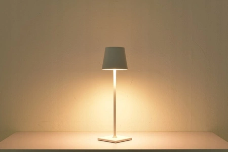 LED Tischlampe 3W 200lm 4000K neutralweiß Wiederaufladbar Schule Nachtlicht Dimmbar Ein/Aus Schalter Weiß Solio Masterled