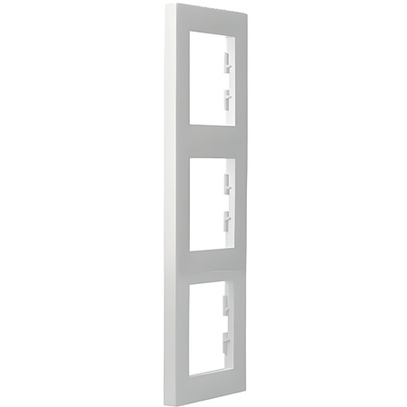 Dreifachrahmen für Lichtschalter und Steckdosen weiß