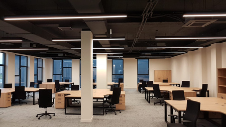 LED-Langfeldleuchte 31W 4340lm 4000K Neutral IK08 Chrom Nexline Kobi