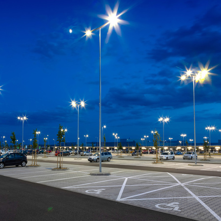 LED Industrie Straßenlampe 80W 13600lm 4000K Neutral IP66 IK09 Grau Master Street Kobi