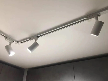 Vierfach-Kreuzverbinder für Dreiphasen-Sammelschienen weiß