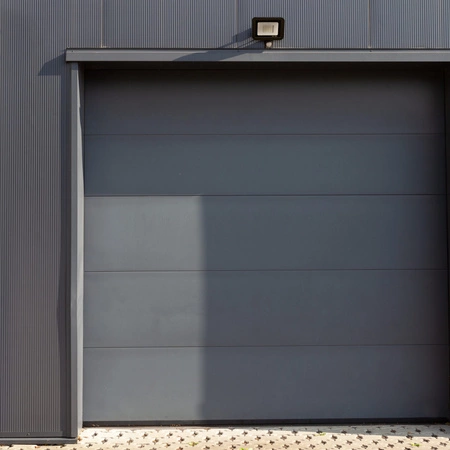 LED Fluter 20W 1600lm 3000K Schwarz mit Bewegungs- und Dämmerungssensor GOLDLUX (Polux)