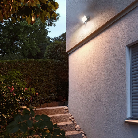 LED Fluter 50W 4500lm 5000K IP65 Weiß mit Bewegungs- und Dämmerungssensor VIDEX LUCA