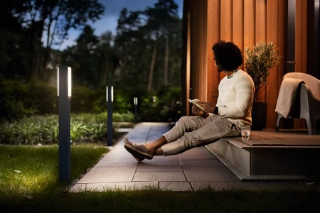 LED-Gartenleuchte für den Außenbereich STRATOSPHERE myGarden 2x4,5W 2700K IP44 Mast 77cm Anthrazit PHILIPS