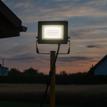 LED-Flutlicht ZUNA2 Halogenlampe 100W 4000K auf Stativ + Kabel + Hermetischer Anschluss LUMILED