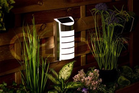 Garten-LED-Solar-Fassadenleuchte SAFFO Chrom/Weiß 6000K kalt GOLDLUX (Polux)