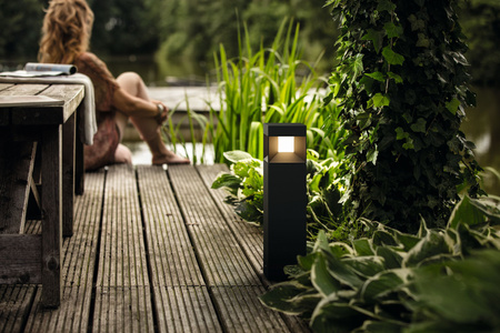 LED-Gartenleuchte für den Außenbereich PARTERRE myGarden 8W 2700K IP44 Mast 40cm Schwarz PHILIPS