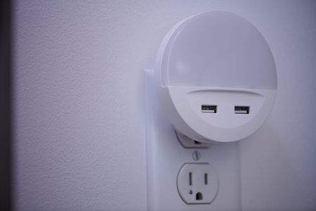 Sockellampe Nachtlampe mit USB-LADEGERÄT 12W LUNETTA LEDVANCE