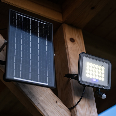 Solar LED Halogenstrahler 100W Gartenlampe 4000K IP65 PIR Bewegungsmelder + Fernbedienung FULGOR LUMILED
