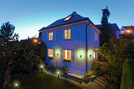 LED Fassadenwandleuchte INTELLIGENT 10W 380lm warme Lichtfarbe + RGB SMART + WiFi PIPE WALL LEDVANCE