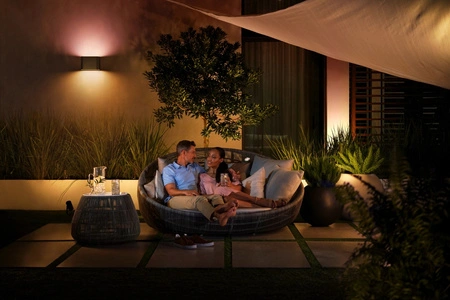 LED-Wandleuchte für den Außen- und Innenbereich 10.2W 1020lm IP44 Dymera Philips