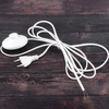 Fußschalter mit weißem Kabel
