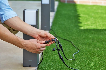 LED-Gartenleuchte für den Außenbereich ARBOR GardenLink 6W 4000K IP44 Mast 40cm Anthrazit PHILIPS