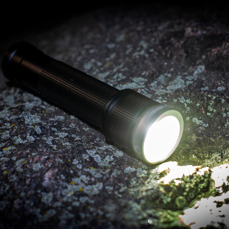 LED 15W 1400 lm IP65 Taktische Taschenlampe Batterie 6xAA ZOOM Handleuchte LEDVANCE