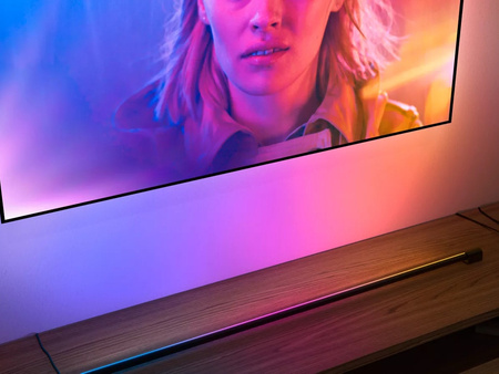 LED Play Tube lineare Schreibtischlampe Schwarz GRADIENT EU/UK 17.4W CCT RGB PHILIPS HUE