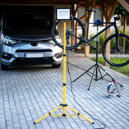 LED-Flutlicht ZUNA2 Halogenlampe 100W 4000K auf Stativ + Kabel + Hermetischer Anschluss LUMILED