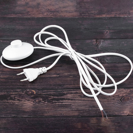 Fußschalter mit weißem Kabel