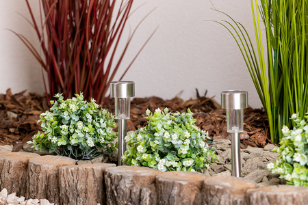 LED Solar-Gartenleuchte satiniert INOX / CHROME