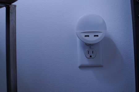 Sockellampe Nachtlampe mit USB-LADEGERÄT 12W LUNETTA LEDVANCE