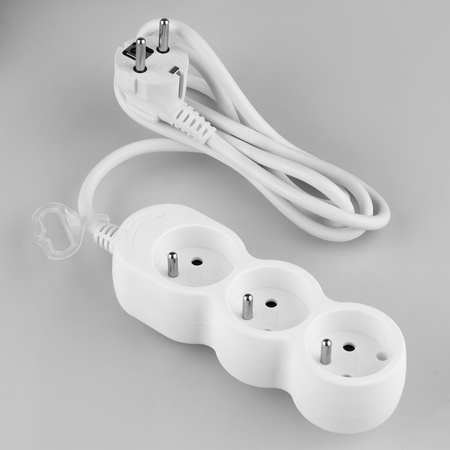 Netzverlängerungskabel Geerdete Steckdosenleiste 3 Steckdosen 1.5m Weißes Kabel Lendo Lumiled