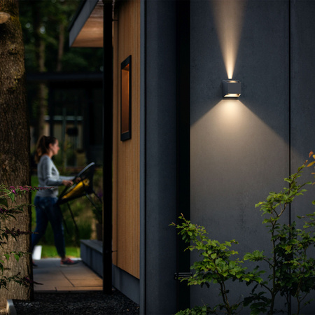 Garten-Wandleuchte LED-Fassadenleuchte für den Außenbereich 4.3W 800lm 2700K IP44 Anthrazit Alix Ultra Efficient Philips