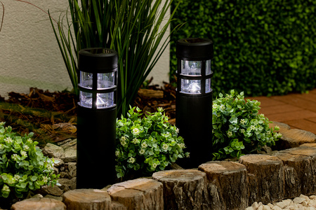 LED-Solar-Gartenlampe mit Nietenpfosten 6500K 40cm IP44