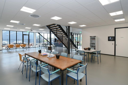 LED-Panel Büro-Deckenleuchte 36W 5040lm 4000K Neutral Dimmbar Anbau Weiß 60x60cm UGR19 Schutz Ledvance