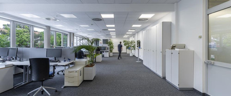 LED-Panel Büroleuchte Deckenleuchte 28W 3640lm 4000K Neutral Aufbau Weiß 60x60cm UGR19 Comfort Ledvance