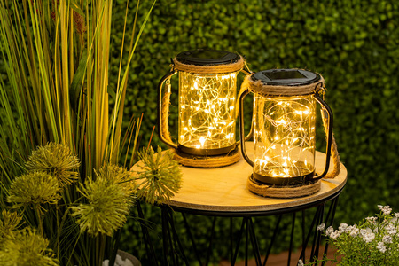 LED Solarlampe Outdoor Garten Hängende Stehlaterne 3000K IP44 Dämmerungssensor