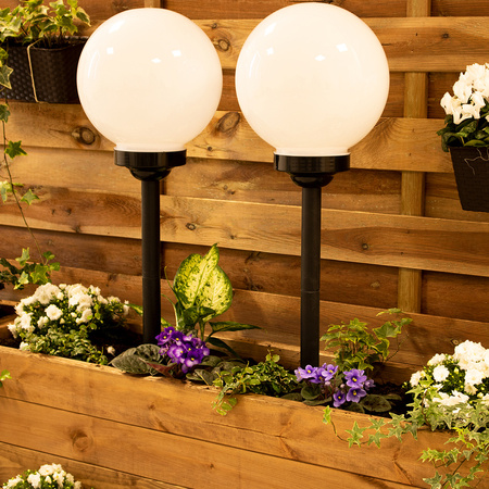 LED-Solar-Gartenlampe mit Nieten weiße Kugel 25 cm